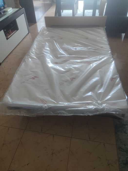 Cama dobrável nova