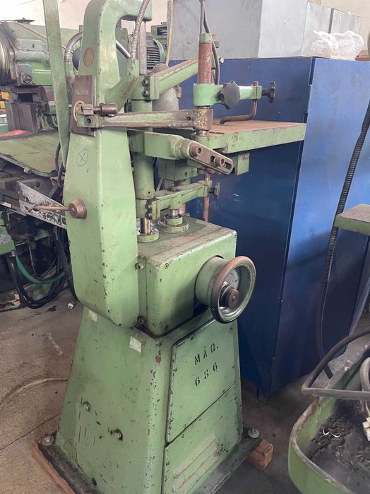 Serra de fita vertical