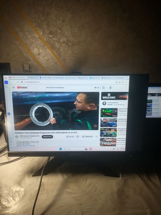 Монітор Gigabyte G24F2 полоса з права