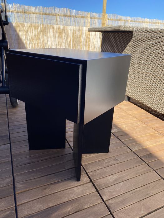 Mesa de cabeceira H&M home (ótimo estado). Preta