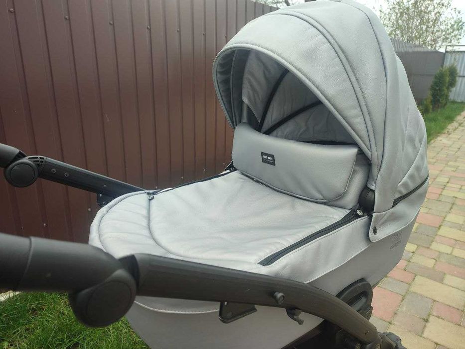 Дитяча коляска в хорошому смані