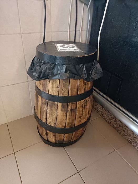 Pipo recuperado para caixote do lixo, p.f.