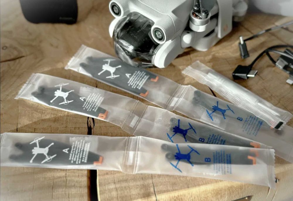 DJI Mini 3 Pro | DJI Care | 4 Baterie (2x PLUS) | Fly More Combo