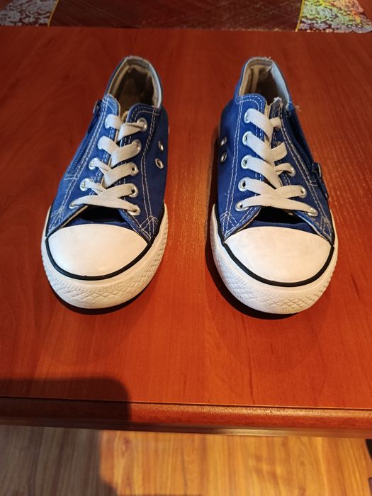 Sprzedam trampki sznurowane z dodatkowym zamkiem r.32 stan bdb