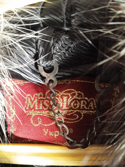 Шуба з нутрії, комір песець