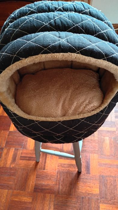 Casinha de gato em bom estado