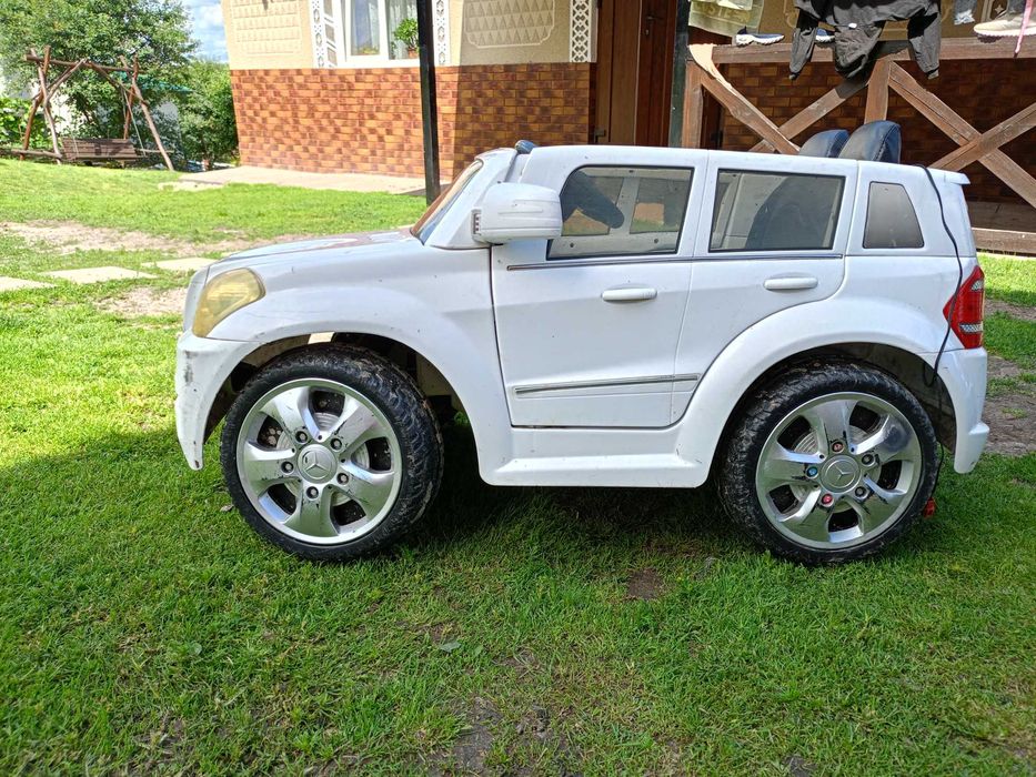 Дитячий автомобіль