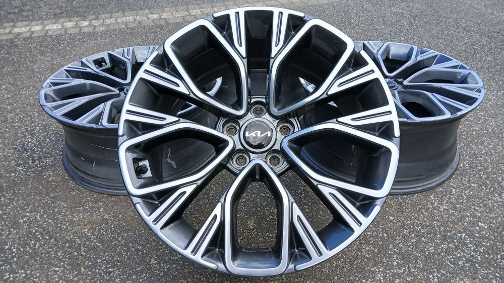 19"  Kia Stinger  Oryginal 5x114,3  8j  8,5j   Super Stan z czujnikami tpms