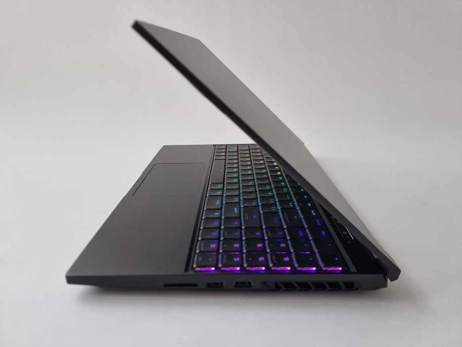 Ігровий ноутбук Eluktronics 15 R7 5800H/RTX 3080 16GB/RAM 16GB/SSD 512GB/QHD 165Hz
