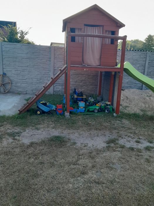 Sprzedam domek ze zjezdzalnią 3 metrową