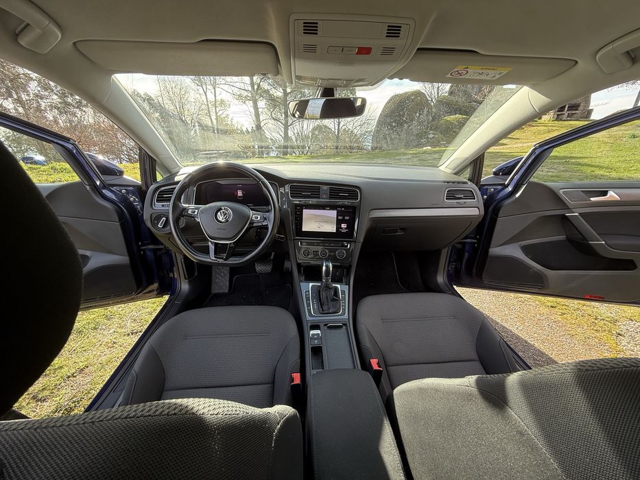 Volkswagen E-Golf 04/2019 cockpit digital