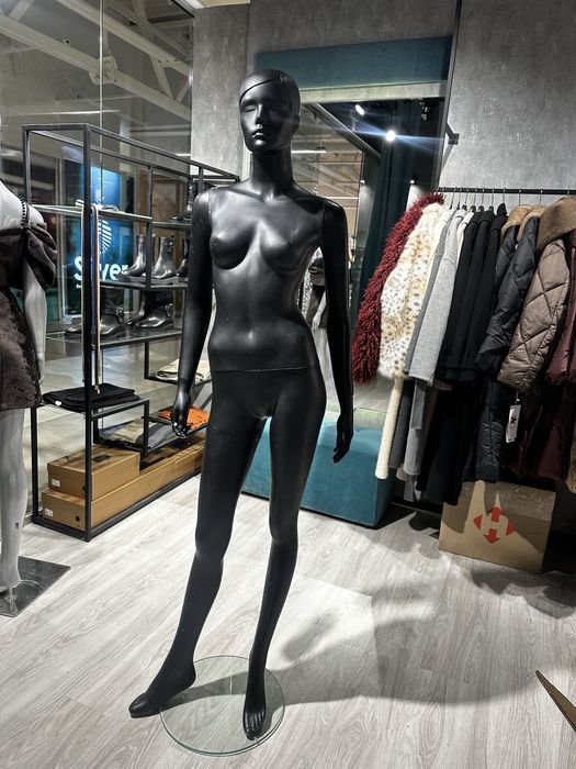 Манекен   чорний