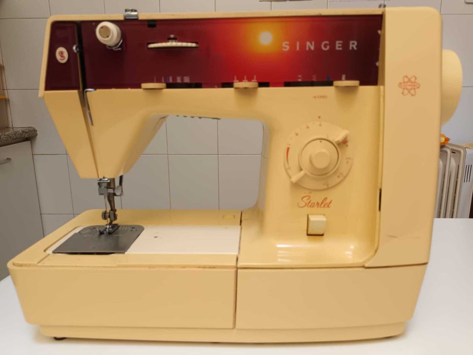 Máquina de Costura Singer