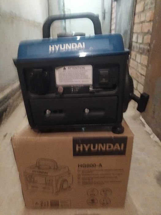 Продам! Портативный бензиновый генератор Hyundai HG800-A (720 Вт)