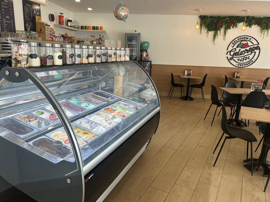 Gelataria e açaí fabrico próprio