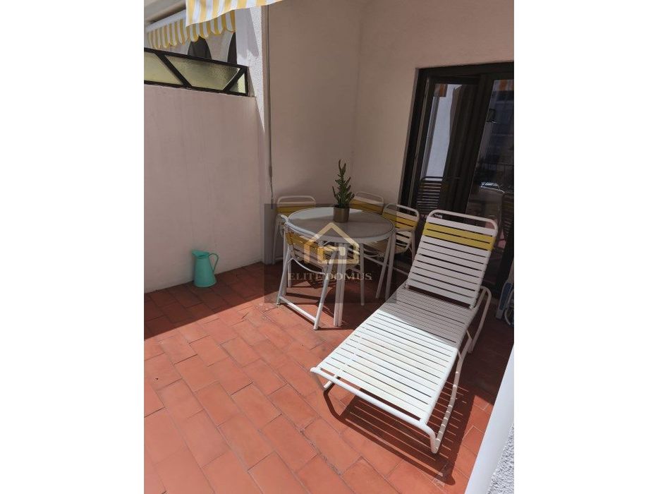 T2 com BOX, Terraço e Suite em Condomínio Fechado - Carcavelos!