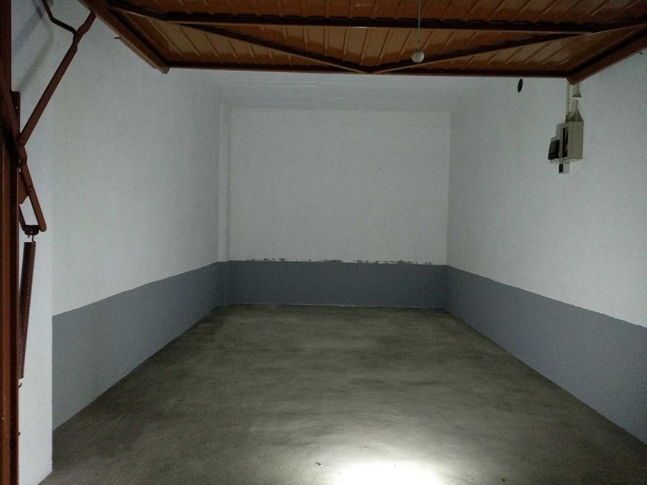 Arrendo garagem na cidade de Leiria