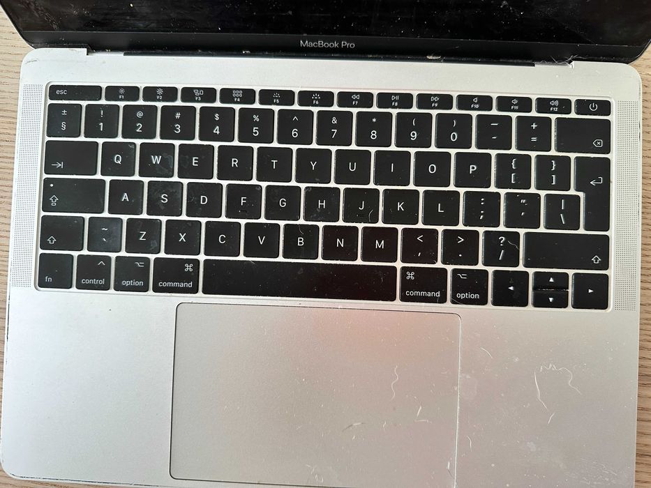macbook pro A1708 i5 8gb 256gb