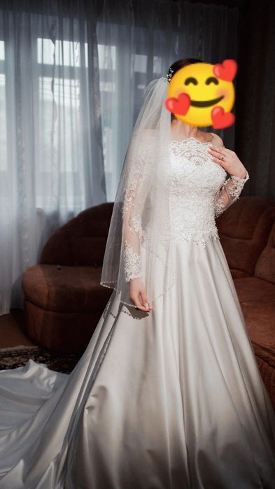 Продам весільну сукню