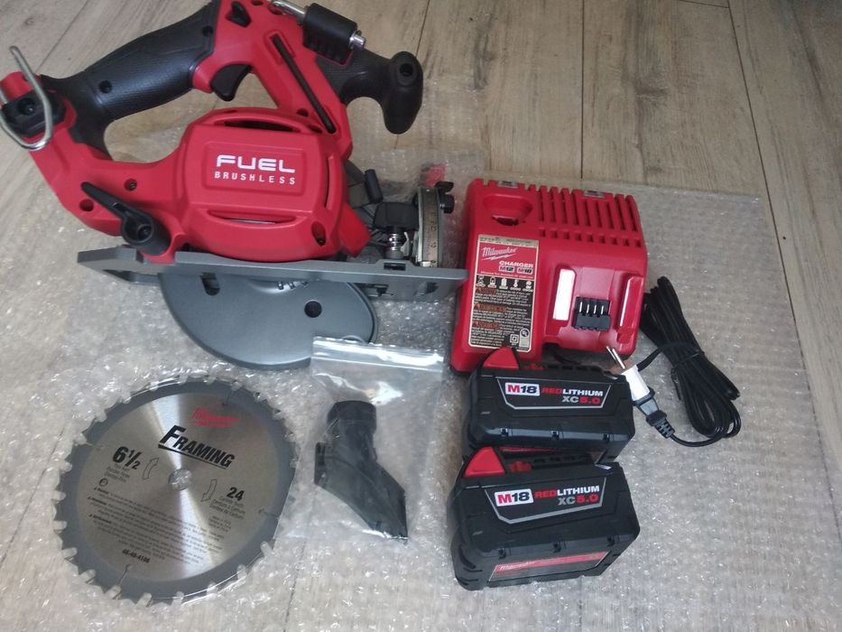 Безщіткова циркулярна пилка 165мм Milwaukee 2833-20 (FCS552-0) M18 FUEL