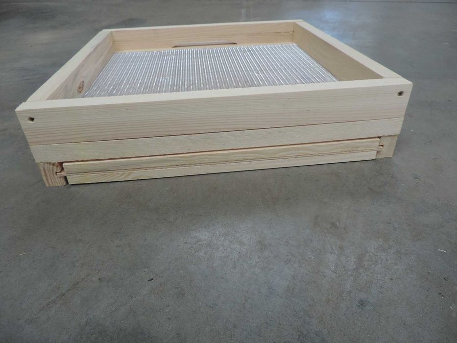 Dennica drewniana higieniczna wielkopolska, ule, pszczoły