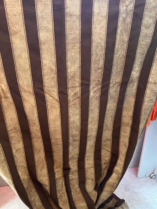 Cortinados opacos castanhos