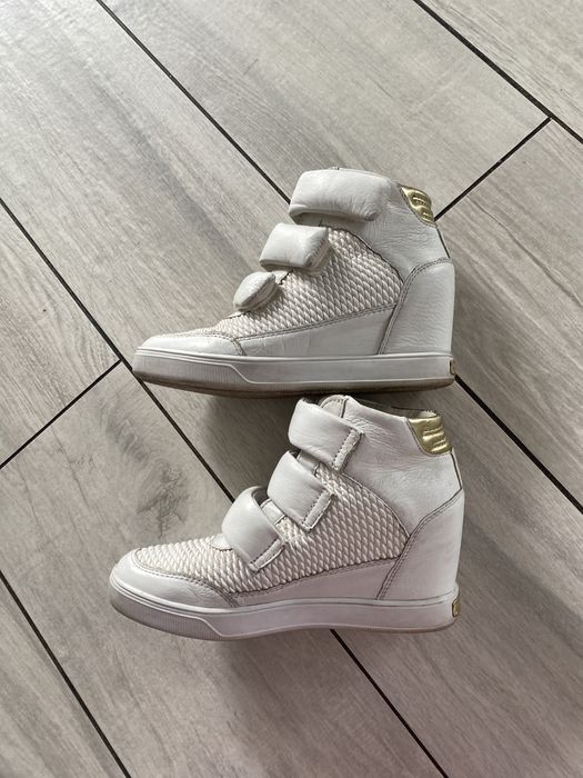 Wysokue sneakersy Guess rozm 38