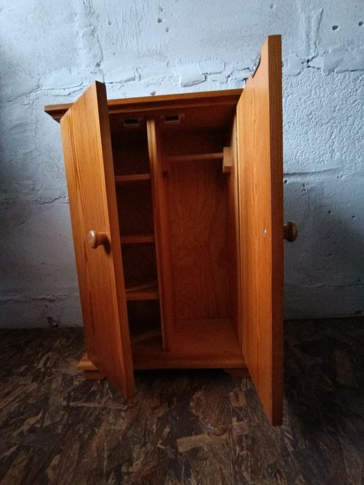 лялькова шафа з натурального дерева