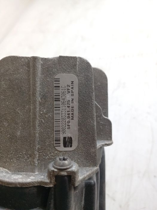 Ótica / farol esquerda SEAT Leon (5F1)