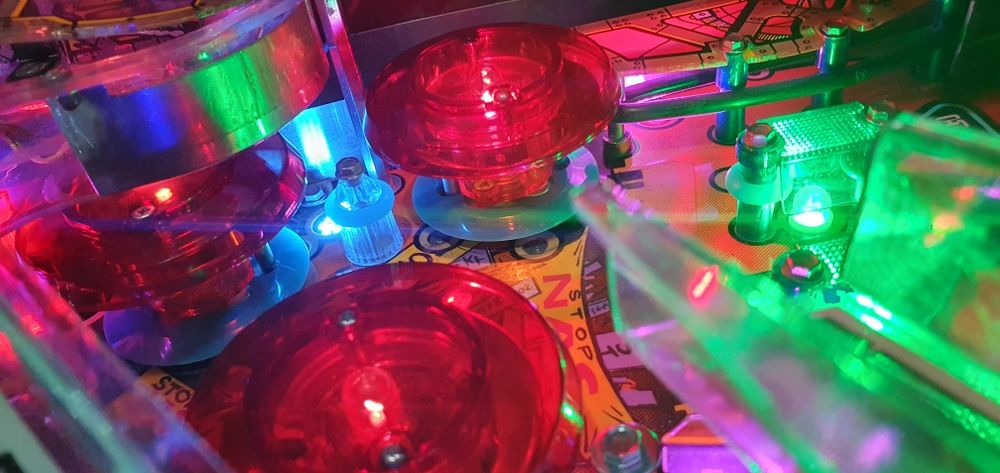 Flipper fliper pinball Johnny Mnemonic