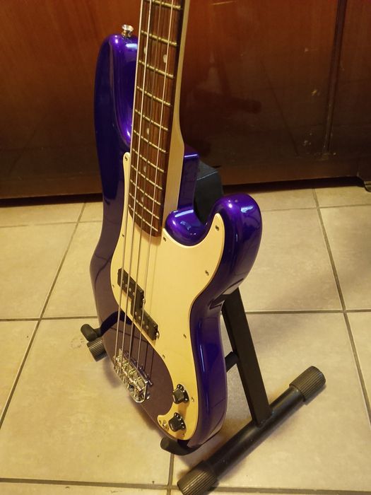 Gitara basowa Squier