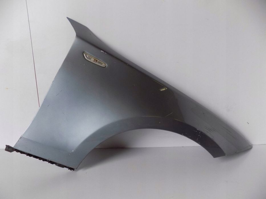 BMW 1 E87 błotnik Prawy - 5084