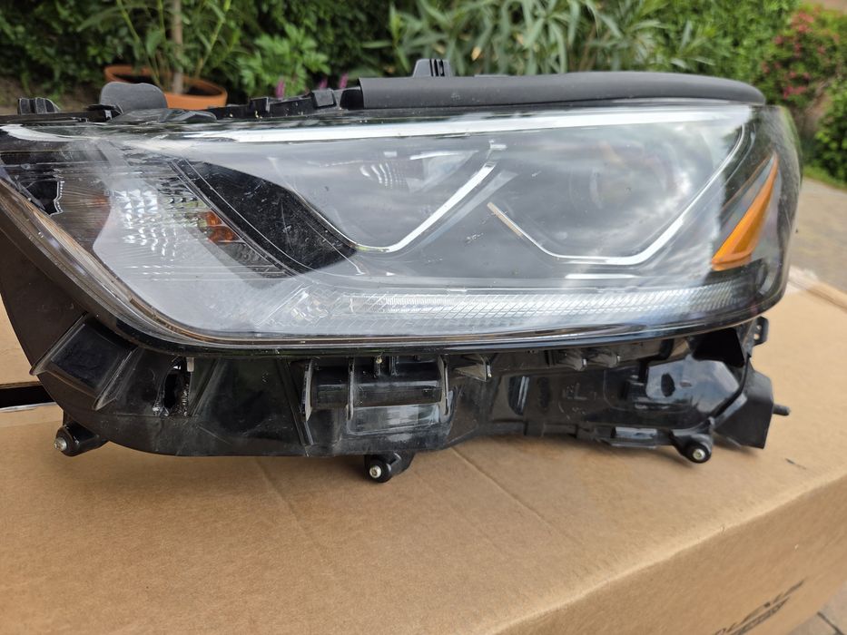 Lampa lewa przód do Toyota highlander IV 21r