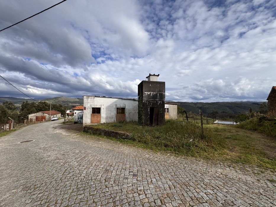 Moradias em Codesoso  (celorico de basto)