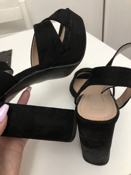 Sapatos veludo preto