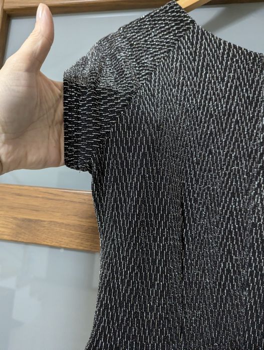 Zwiewna sukienka blyszcząca