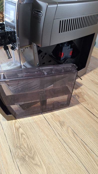 Ekspres ciśnieniowy DeLonghi Dinamica Plus ECAM 376.95 T