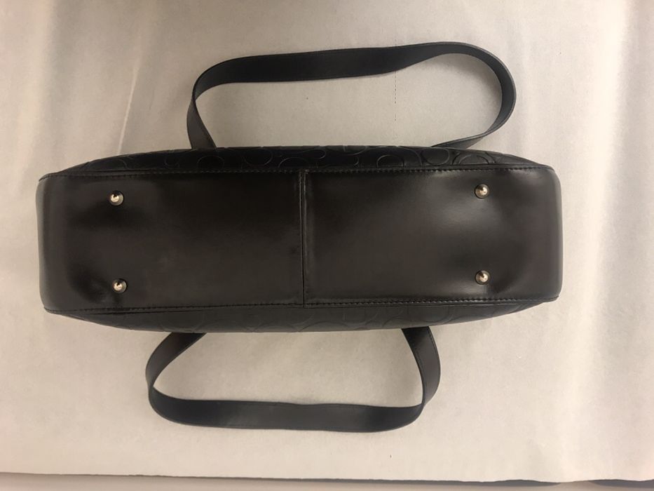 Mala Carteira Furla original preta em pele gravada