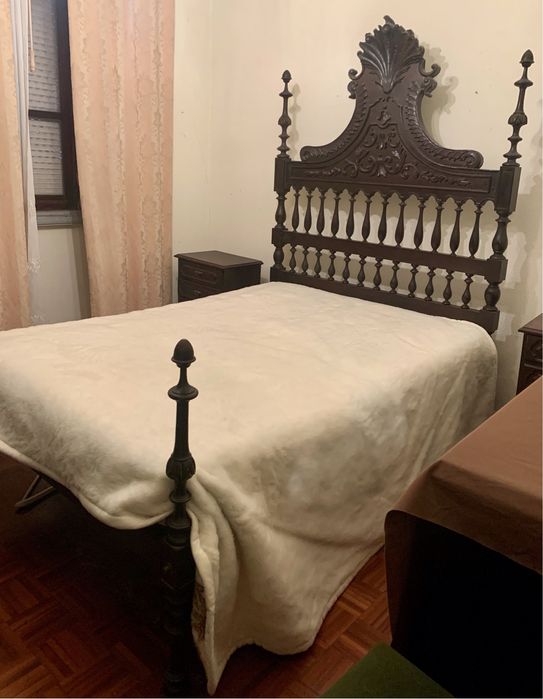 Conjunto de quarto completo em madeira