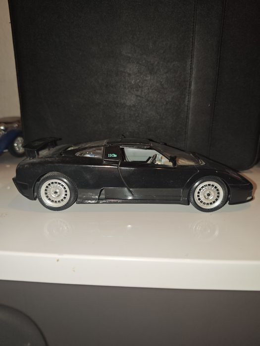 Revell, Maisto, Bburago Polistil 1/18