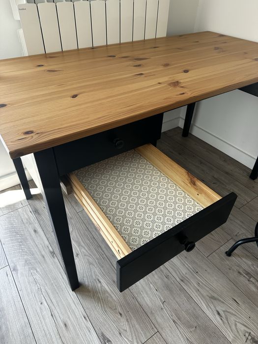 Zestaw Biurko Arkelstorp + krzeslo obrotowe + lampka