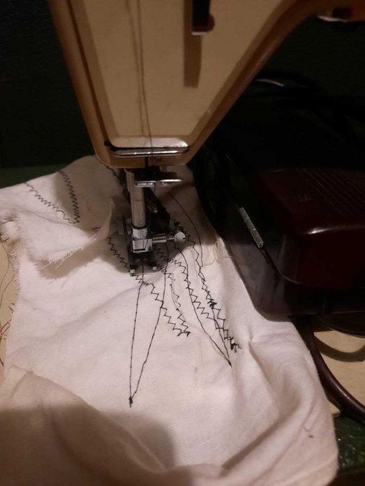 Швейна машинка електрична Singer (вживана)