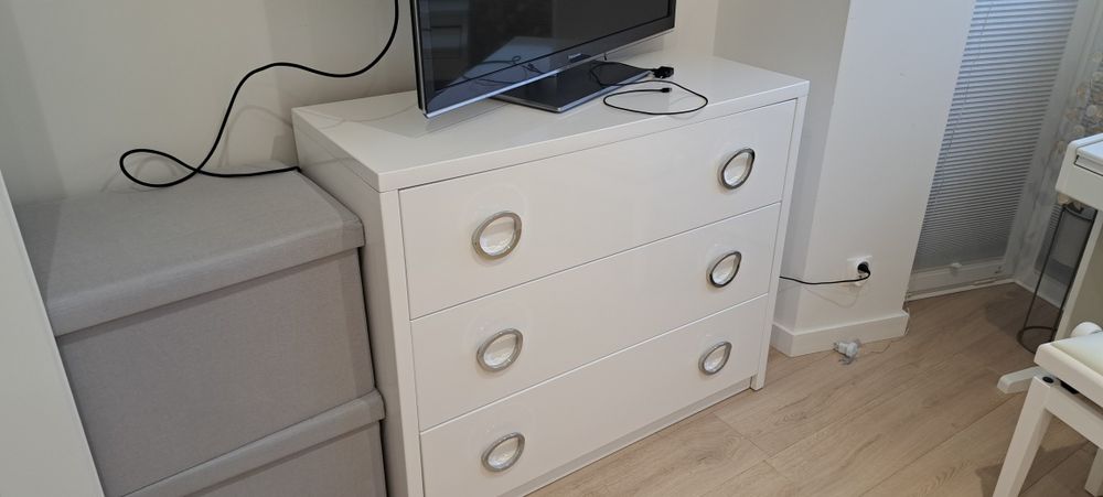 Szafki nocne i komoda komplet