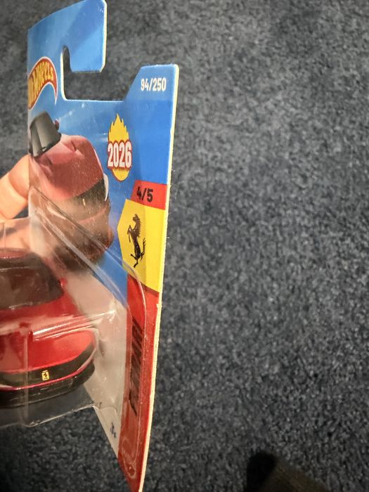 Hot wheels ferrari 12cilindri czerwone