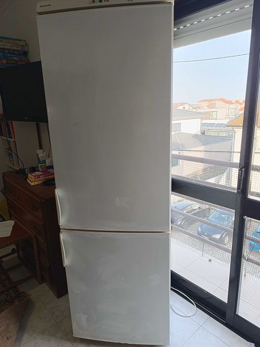 Urgente! Frigorífico Combinado Taurus - 2 Compressores - 60x60x185cm