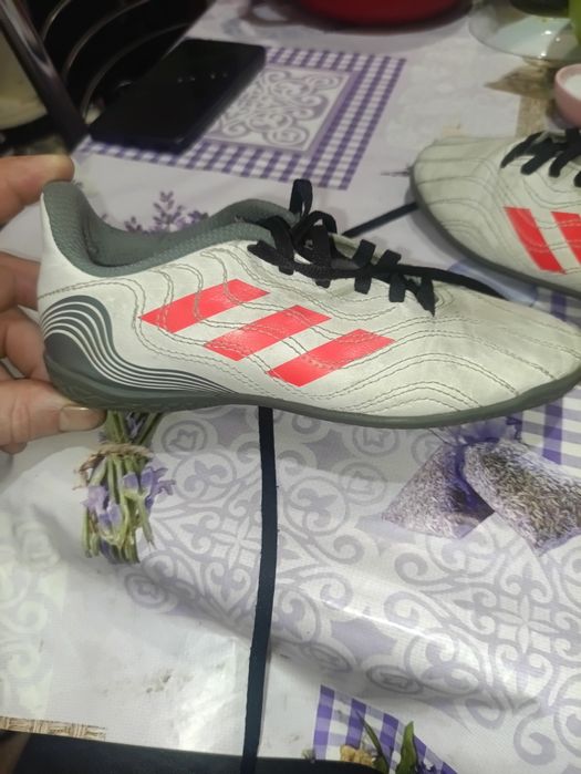 Продам дитячі футзалки adidas по стелькі 21см
