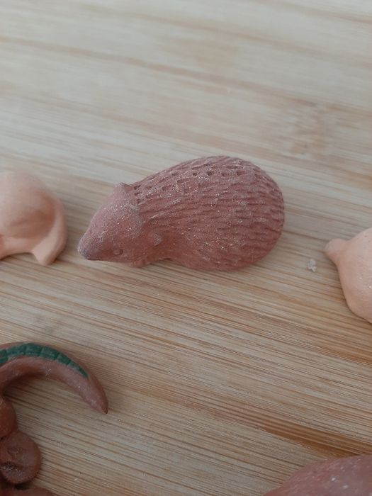 Animais em miniatura barro