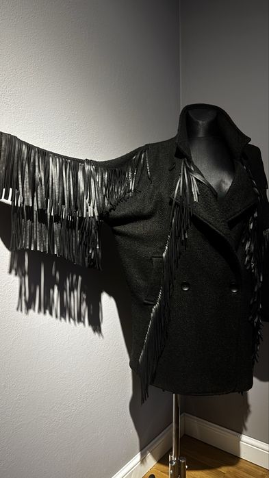 Plaszcz wełniany włoski ze skórzanymi fredzlami inspired balmain