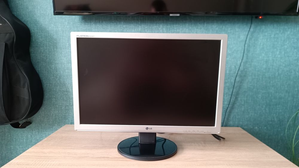 Монітор LG Flatron W2242T діагональ 22"