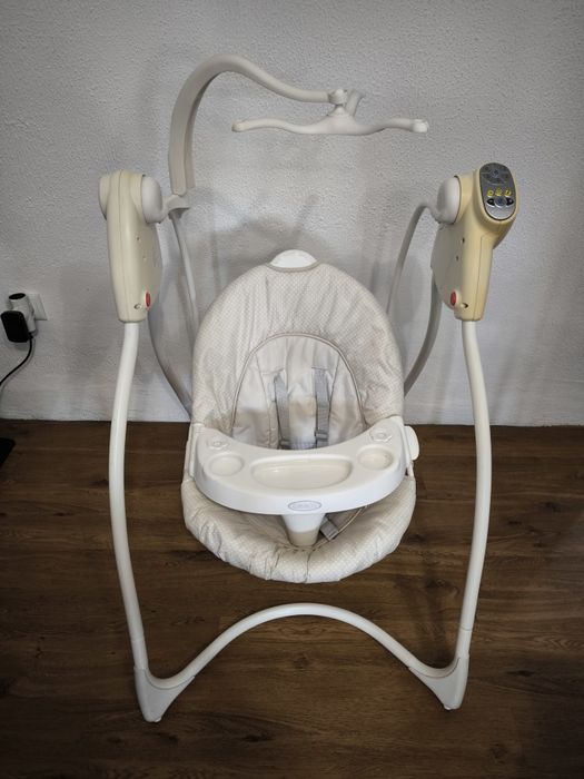Cadeira de baloiço/espreguiçadeira para bebé 
Marca: Graco
Possui 6